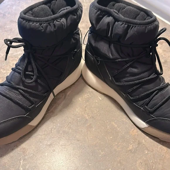 Boots - Picture 5 of 6